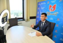 Photo of ЕҢБЕКШІ АУДАНЫНЫҢ ӘКІМІ ТІКЕЛЕЙ ЭФИРДЕ ТҰРҒЫНДАР САУАЛЫНА ЖАУАП БЕРДІ