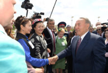 Photo of ӘЛЕМ БАСШЫЛАРЫ МОЙЫНДАҒАН САЯСАТКЕР