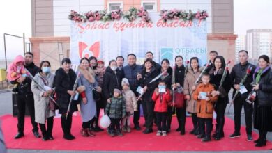 Photo of «ШАҢЫРАҚ» БАҒДАРЛАМАСЫ БОЙЫНША АЗАМАТТАРҒА ПӘТЕР КІЛТТЕРІ ТАБЫСТАЛДЫ