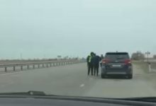 Photo of ТУРИСТЕН ТЕҢГЕ СҰРАДЫ ДЕП АЙЫПТАЛҒАН ПОЛИЦЕЙЛЕР ЖҰМЫСТАН ШЫҒАРЫЛАДЫ