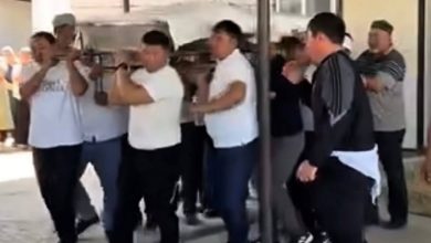 Photo of ЖОЛ-КӨЛІК ОҚИҒАСЫНДА ҚАЗА ТАПҚАН ПОЛИЦИЯ ҚЫЗМЕТКЕРІ АҚТЫҚ САПАРҒА ШЫҒАРЫЛДЫ